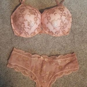 *LABOR DAY SALE* 34DDD & Medium Victoria Secret